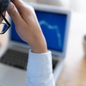 Nhật Bản rơi vào tình trạng suy thoái kinh tế